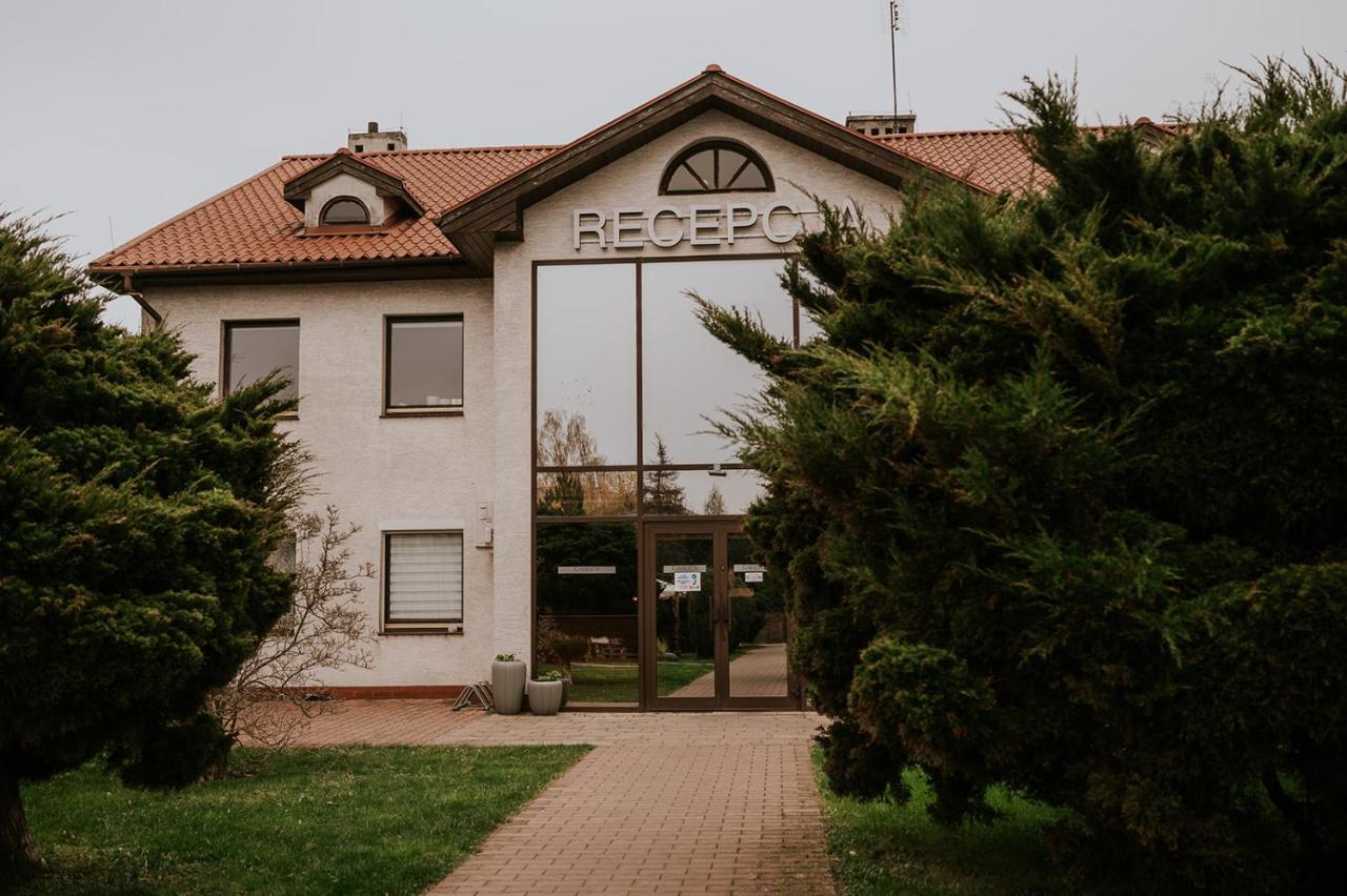 Villa Garden Oleśnica Exteriör bild